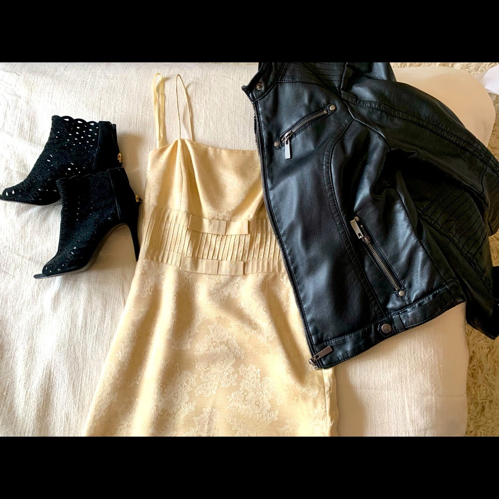 Vintage Ann Taylor cream A-line dress with lining.